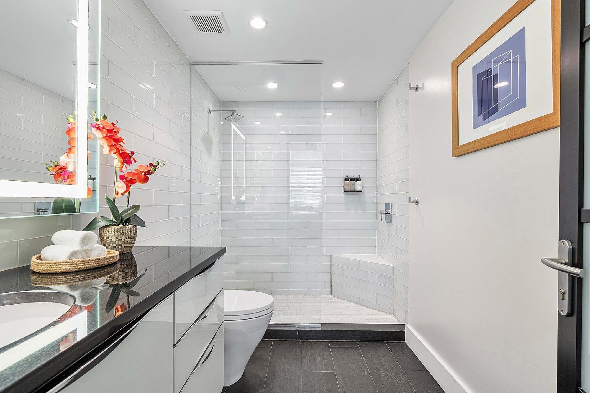 Mvr-bask In Luxury-right In Coconut Grove